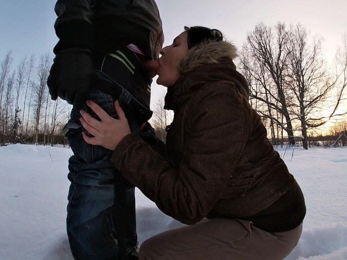 Hera Harding: Blowjob in the snow