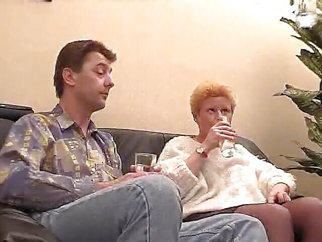 Filles Francaises: Krótkowłosa kobieta z Francji zostaje rozbita w dupę