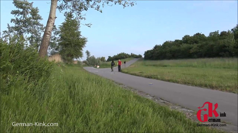 German Kink: Đụ tay ba ngoài trời