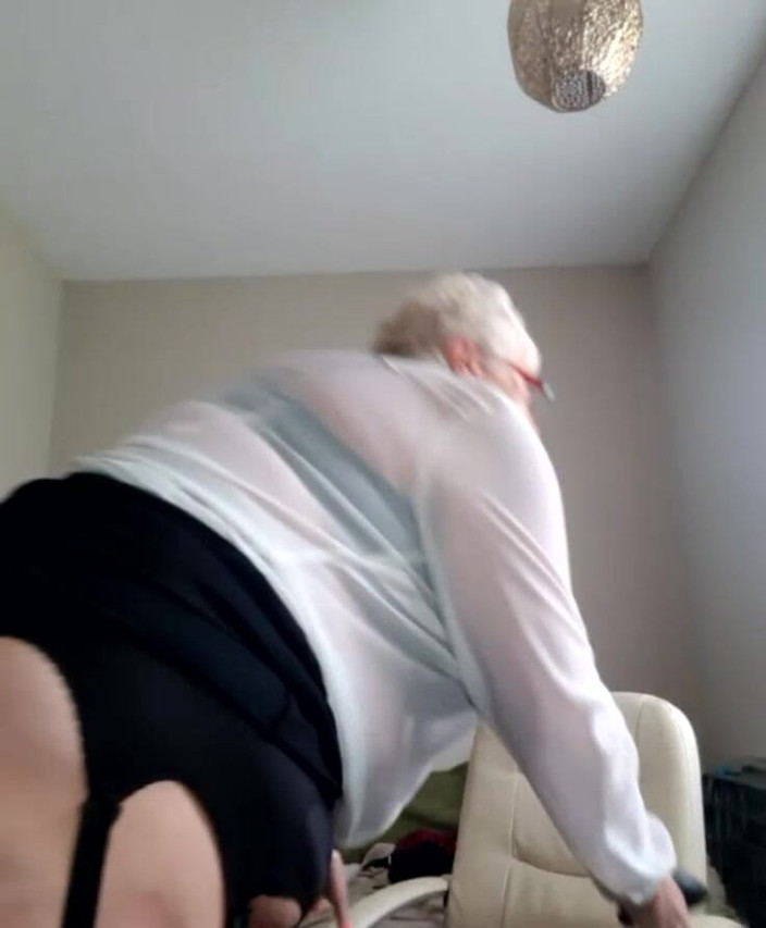 Uk Joolz: Menikmati dildo hitam besar saya