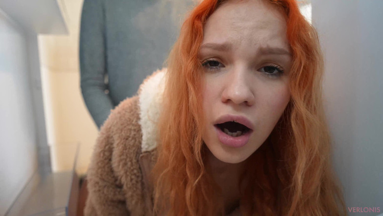 Verlonis: OMG、私はクソ冷蔵庫で立ち往生し、私の義理の兄弟は猫で私を犯した!