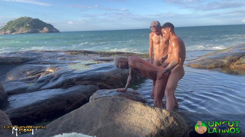 Uncut Latinos: 3 大鸡巴拉丁女郎无鞍公共海滩重口味肛交 yuri diaz