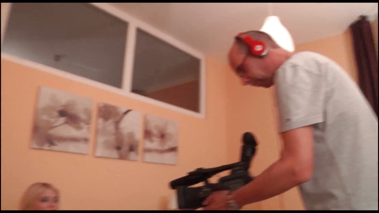 German amateur - 100% German hardcore videos: Hnědovlasá teenagerka kouří čůráka, než se nechá ošukat