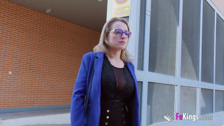 FAKings: Amazing divorced Stepmommy knows there's a chance for her and...