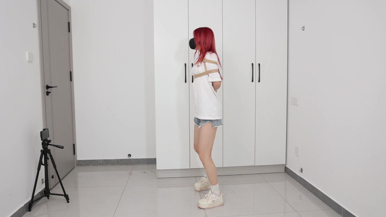 Asian bondage: Ropes Restrain the Dancing Girl