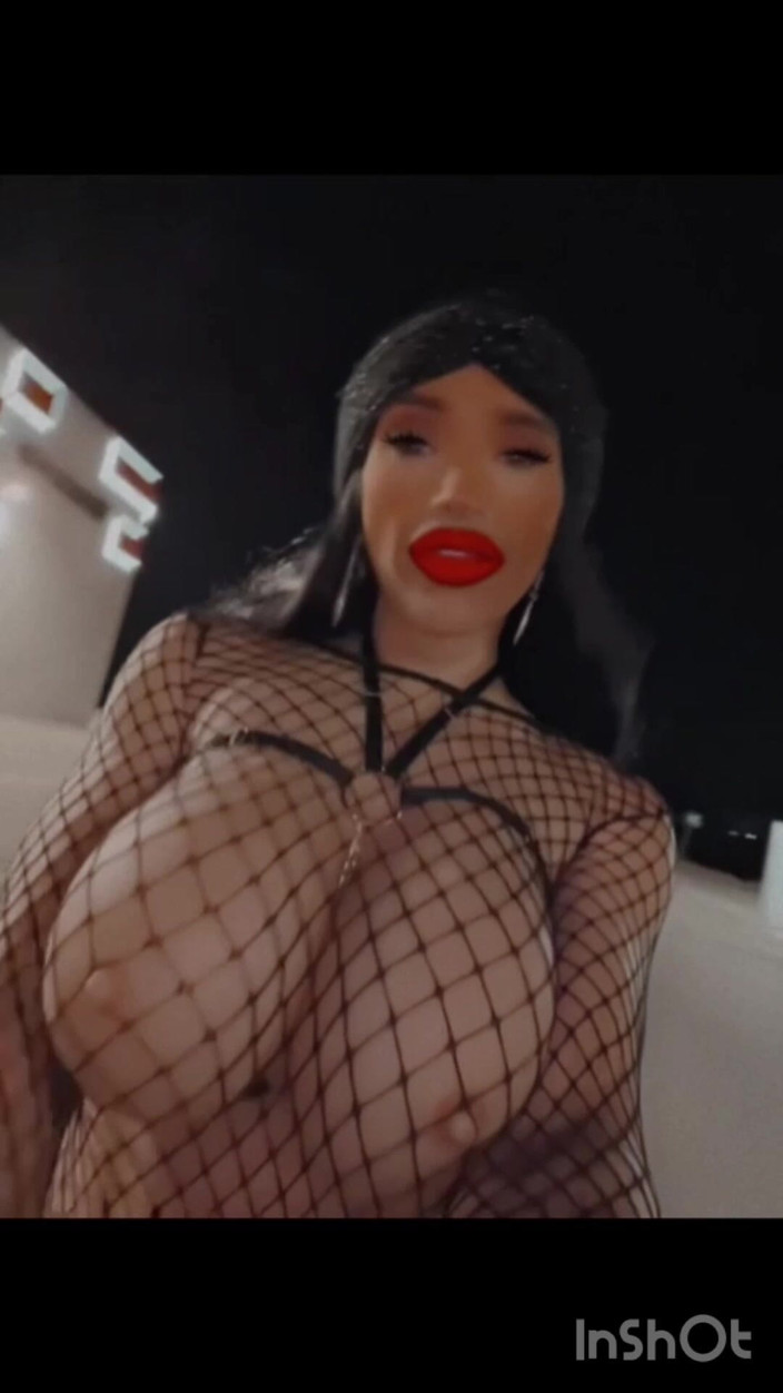 Sissy Slut Brianna: Думаю, сусід дивився на мене.