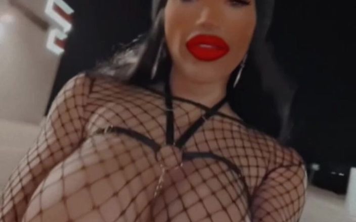 Sissy Slut Brianna: 隣人が私を見ていたと思います。