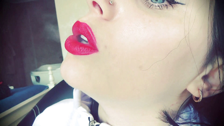 Goddess Misha Goldy: Menarik awak ke bawah ejaan asap saya