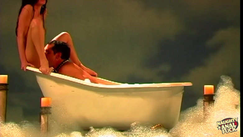 Naughty anal fuck: 从来没有人见过黑发角撑开她的菊花