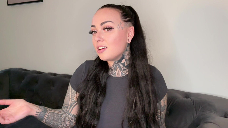 Miss Valentina: Kerja rahsia teman wanita