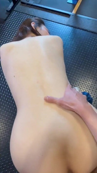 Chloe Lin, jolie sportive asiatique, se fait baiser par son entraîneur à grosse bite