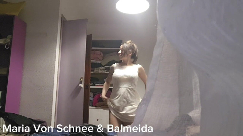 Maria Von S: 커튼 뒤에서 탐색