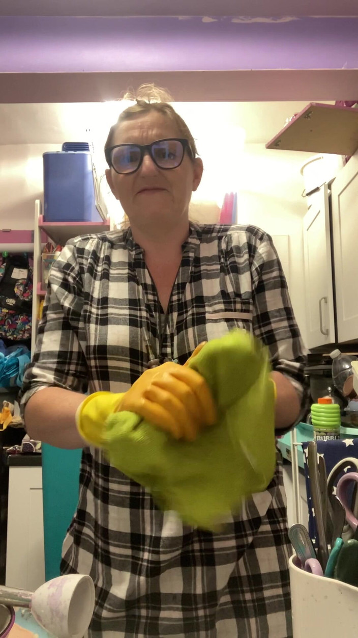 MistressWriggler: Nahoře bez Mytí v plném pohledu na velmi rušnou ulici,...