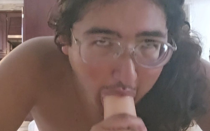 TomFatAss: Bayangkan saya menghisap awak seperti saya terfikir untuk menghisap crush...