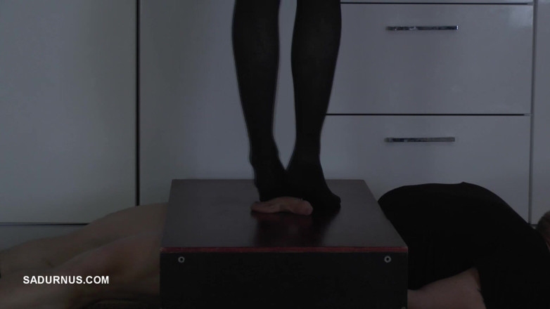 Sadurnus: The Slave's Orgasm Under Mistress Cleo's Stocking Feet