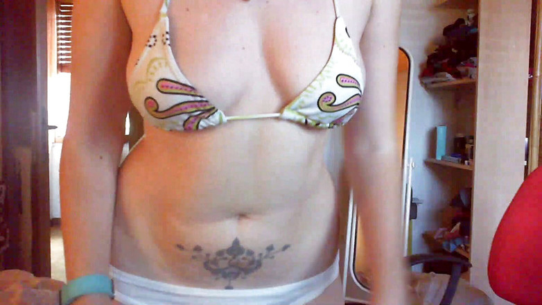 Nicoletta Embassi: Хочеш відсмоктати мій ділдо?