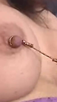 Rosy raket bröstvårtor rosa fötter