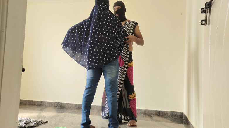 Mrbunty98: Dominatrix india azotando su culo y dedeándose y haciéndolo perfecto...