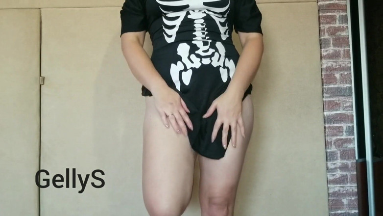 GellyS: Sexy Gelli masturbates in a witch costume