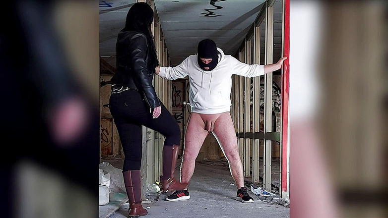 Lady Luciana Di Domizio: În mijlocul coaielor sclavului