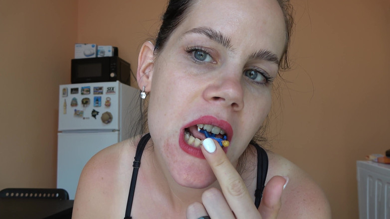 Anna Sky: Sexy obryně Anna si hraje s drobným mužem 4K