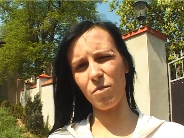 POV Orgasms: Брюнетка красуня мастурбує перед мінетом у відео від першої особи