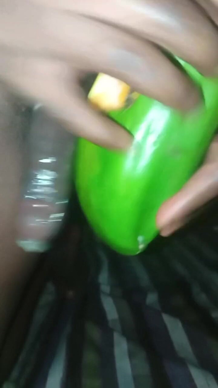 Badman4606: Un garçon star baise ses jouets