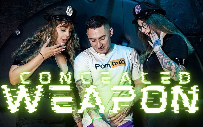 Elizabeth Hunny: エリザベス・ハニー IN '隠し武器'