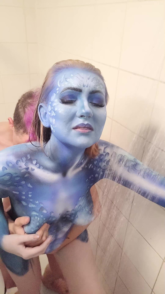 Em Yang: X-men Mystique body paint ducha eliminación y follada