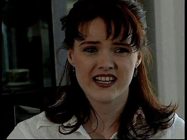 Teen Seduction: 丈夫发现妻子在淋浴并操她