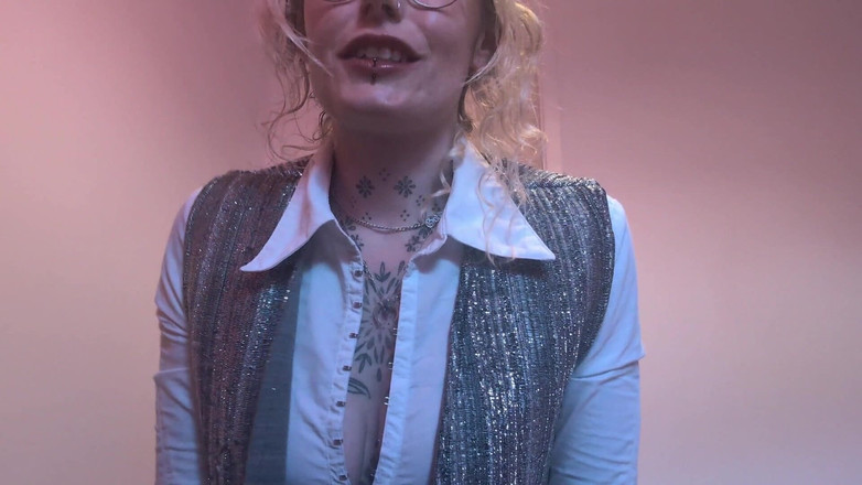 Goddess Transcendence: Agentă imobiliară sexy disperată să facă vânzarea