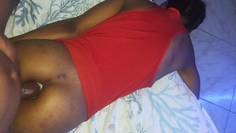 Skyy: О, нет!! Отчим стягивает мои трусики и трахает мою задницу! Первый болезненный