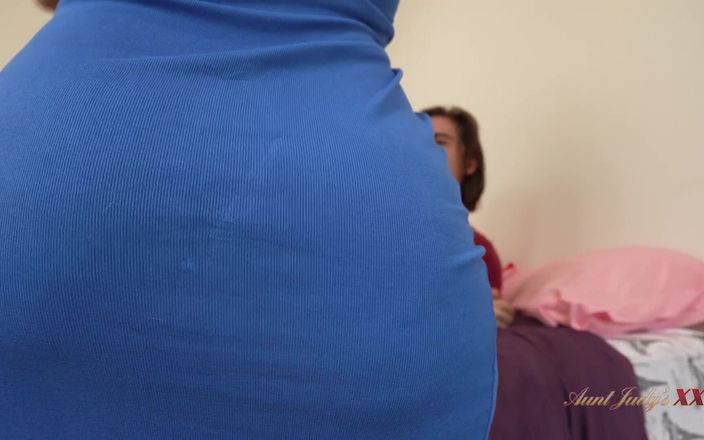 Aunt Judy's XXX: MosterJudysXXX - mogen MILf hyresvärdinnan Danni Jones låter sin hyresgäst betala...