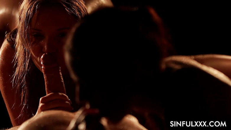 Sinfulxxx: 2 个女郎 1 根鸡巴 由 sinfulxxx 制作