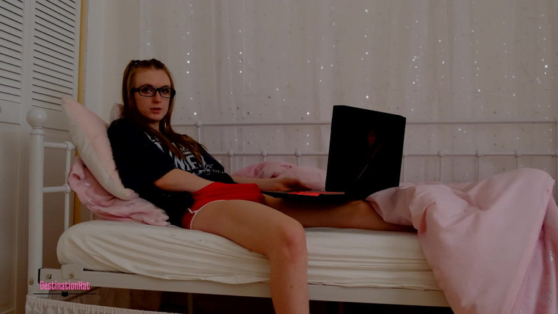 Destination Kat: Tengah malam melancap