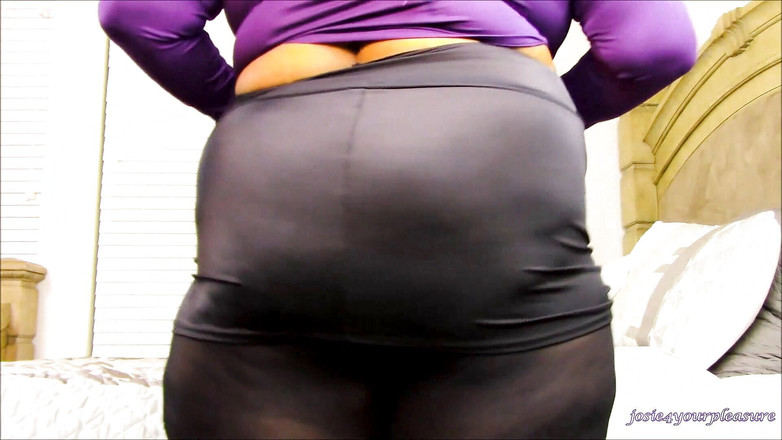 Josie4yourpleasure: Cewek semok kulit hitam lagi asik menggoda sambil pakai rok...