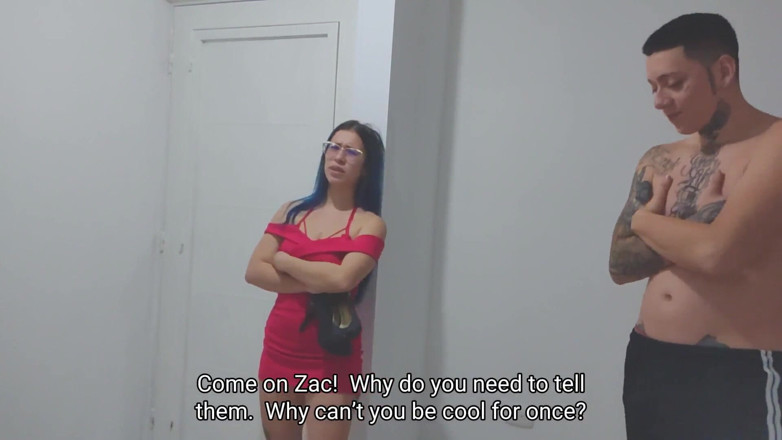 Sara films: Je baise mon demi-frère pour qu'il ne me donne pas à...