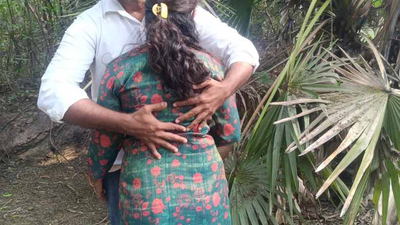 Pushpa studio: Vysokoškolačka venkovní sexy šukání