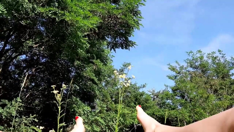 Cuca stream: Outdoors hot teen relax