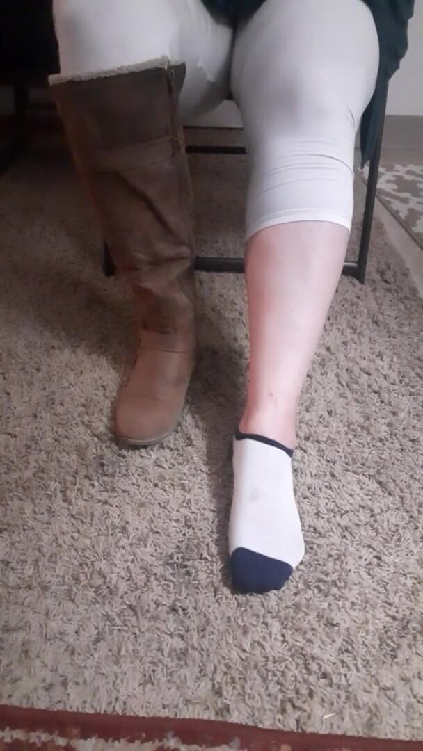 BettyBoomm: Get Under My Boots