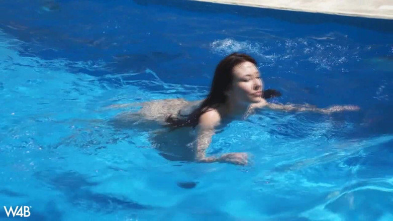 Watch4beauty: Abgelegener pool