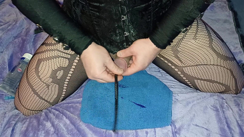 MisstressLeo: Sissy Leo masturbiert mit Vibrator und Dilator