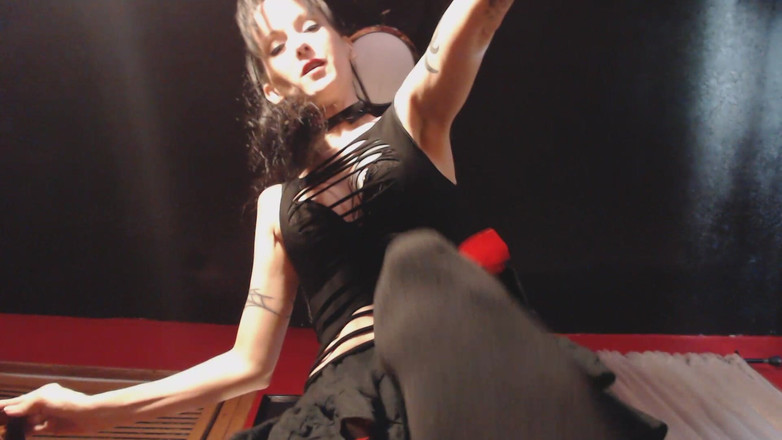 PandoraSG: Stomping goth de picioare 2 - fetiș cu mini fustă