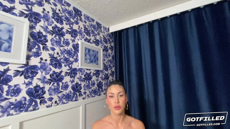 Got Filled: Queens torte wird gefüllt