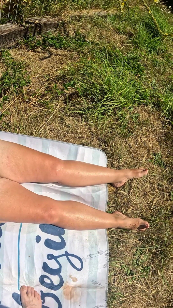 Homesteadmama: 누드 일광욕. 다른 사람들이 오프라인으로 전환하고 실제 생활을 즐기도록 격려하고 싶습니다.