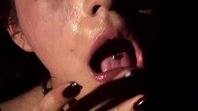 Bizare & Extreme: สาวถูกมัดอมควยใหญ่แข็งของนาย