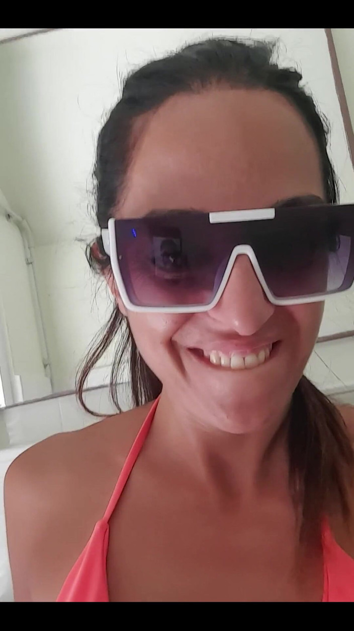 Only Maya: コスチュームの看板には理由があります