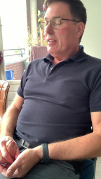 Eu cheguei em casa depois do trabalho e imediatamente bato na minha carne