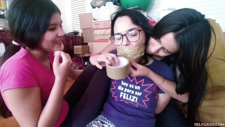 Selfgags Latina Bondage: Dansinstructeur in bondage