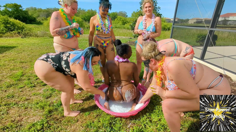 Savanna star: Bubbly Barefoot Babes Wet &amp; Wild Foot Fetish Fun